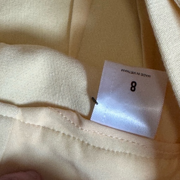 NWT Express Cream Belted Tailored Shorts | Size 8 | $78 Retail - Picture 8 of 8